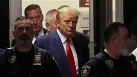 ▲前美國總統川普出庭面對34項重罪指控，拒絕認罪。（圖／路透社／達志影像）