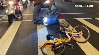 騎士違規騎斑馬線大迴轉　無辜單車男挨撞