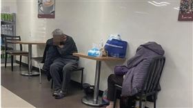 老夫妻,超商(圖/豐原好康聯盟社團)
