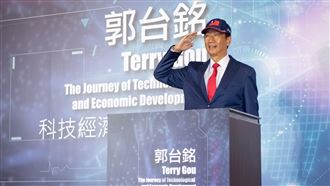 郭董跟誰配最強？他曝這組合：綠營難打敗