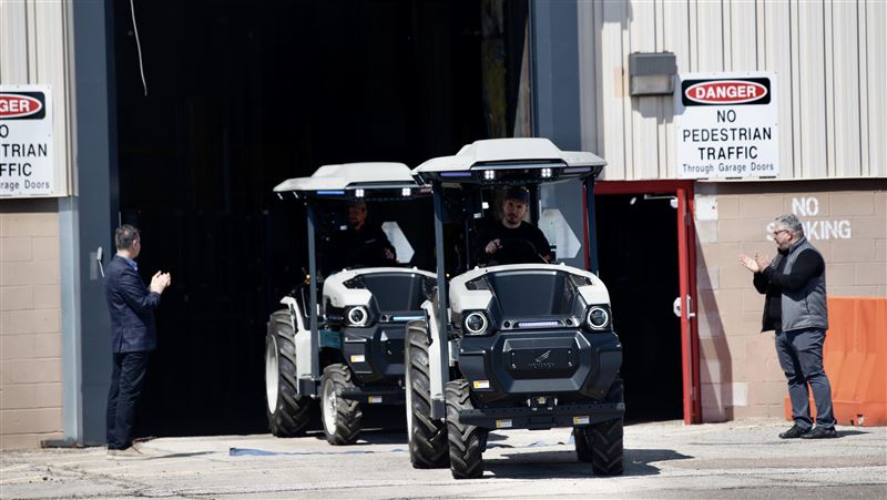 交車了！鴻海交付首批Monarch電動曳引車