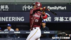 ▲富邦悍將主場開幕戰第3戰，樂天桃猿二壘手林立首打席敲安。（圖／記者劉彥池攝影）