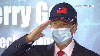 郭喊披藍袍！侯打太極　爆民調黑箱不公開