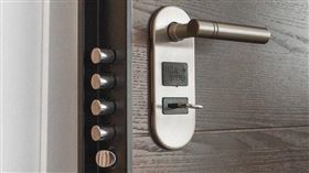 恐怖前男友趁前女友出去倒垃圾沒鎖門，竟然偷跑進家中甚至將她性侵。（示意圖／翻攝自pixabay）