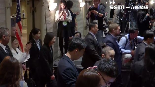 蔡英文出席洛杉磯僑宴　僑胞喊「我愛妳」