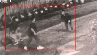 搭Uber被撞下車理論　街頭圍殺畫面曝光