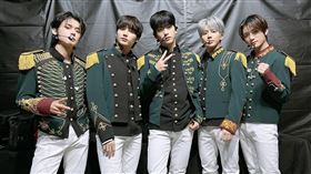 TXT由YEONJUN（左起）、TAEHYUN、BEOMGYU、HUENINGKAI和SOOBIN組成。（圖／Applewood Taiwan提供）