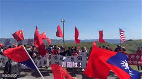 他混進蔡麥會抗議現場　「1舉動」竟讓小粉紅改喊：習近平，賣國賊
