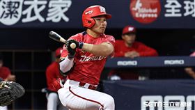 ▲富邦悍將主場開幕戰，味全龍外野手林孝程。（圖／記者劉彥池攝影）
