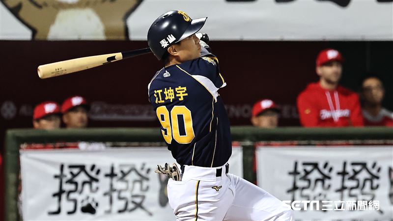 最佳九人暨指定打擊獎　江坤宇游擊3連霸