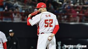 ▲味全龍主場開幕戰，先發投手伍鐸。（圖／記者劉彥池攝影）