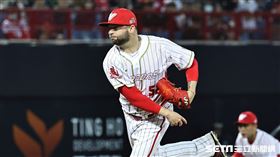 ▲味全龍主場開幕戰，先發投手伍鐸。（圖／記者劉彥池攝影）