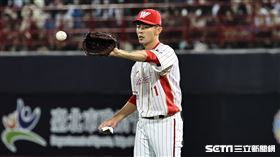 ▲味全龍主場開幕戰，投手林子昱上場中繼。（圖／記者劉彥池攝影）