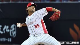 ▲味全龍主場開幕戰，終結者王躍霖守住球隊勝利。（圖／記者劉彥池攝影）