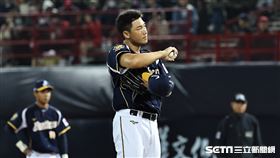 ▲味全龍主場開幕戰，中信兄弟投手李振昌上場中繼單局被擊出3支安打。（圖／記者劉彥池攝影）