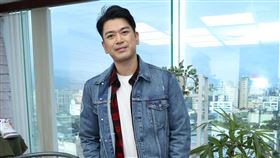 潘逸安球鞋三立新聞網專訪。（記者邱榮吉/攝影）