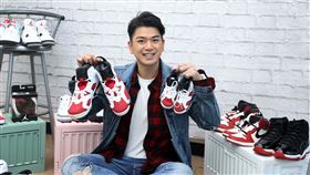 潘逸安球鞋三立新聞網專訪。（記者邱榮吉/攝影）