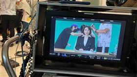 簡立喆客串《模仿犯》飾演老本行新聞主播。（圖／翻攝自簡立喆臉書）