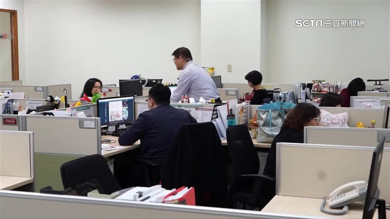 中國國企要求員工加班被嗆爆！結局大翻轉