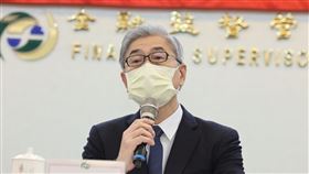 金管會新春記者會　黃天牧致詞勉勵金融監督管理委員會12日舉行新春記者會，主委黃天牧致詞時表示，2022年是不平靜的一年，希望大家共同從「失」中淬鍊出「得」，無論金融機構經營或金融市場發展，都能「行到水窮處，坐看雲起時」，攜手成就另一片好風景。中央社記者趙世勳攝  112年1月12日