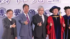 新竹陽明交大授予鴻海董事長劉揚偉名譽博士學位頒授典禮，宣明智郭台銘魏哲家劉揚偉