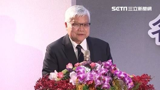魏哲家同場郭台銘：旁坐快有總統資格的人