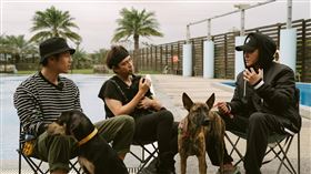 羅志祥（圖右）帶胡宇威、陳楚河參觀秘密基地。（圖／三立提供）　