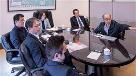 見完麥考爾…急回總統府聽簡報！蔡英文：台海安全情勢都有掌握（圖／翻攝自蔡英文臉書）