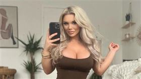 英國網紅克拉克砸百萬改造，表示自己變得很有自信。（圖／翻攝IG stacimarilove、staceyclarkephoto）