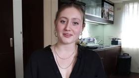 法國正妹有超多理由不希望家人來台探望跟旅遊。（圖／翻攝自YouTube）