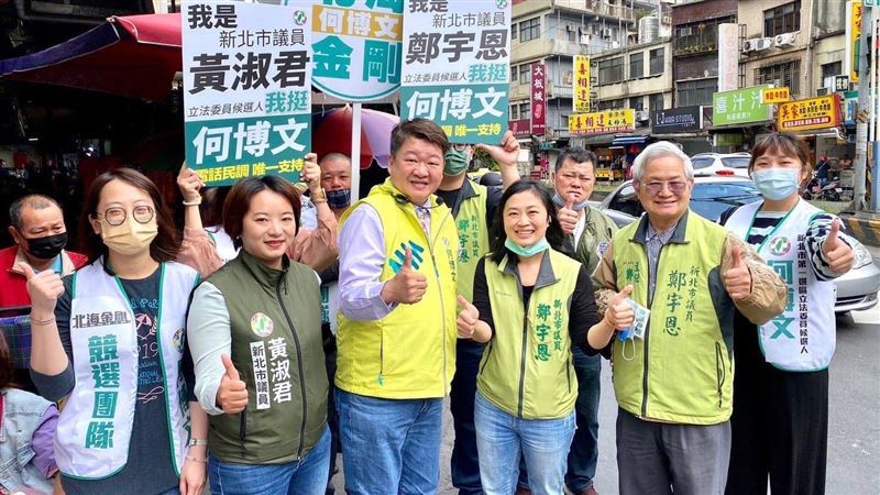 何博文淡水掃市場！支持者熱情喊：瘦了耶