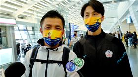 拳擊世錦賽銅牌遭取消  林郁婷：配合釐清問題因性別血液檢測未過，在拳擊世錦賽銅牌遭取消的台灣好手林郁婷（右）28日返台，她受訪表示，這是首次遇到這種狀況，後續將配合體育署跟國訓中心安排釐清所有問題。中央社記者吳睿騏桃園機場攝  112年3月28日