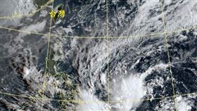 菲律賓東方海面的雲團，開始有比較清晰的旋轉特徵了。（圖／翻攝自鄭明典 臉書）