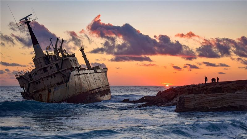 400移民搭船漏水待救　船長狠心棄船丟包