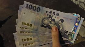 普發6千，凌晨去沒人排隊。（圖／翻攝自PPT）