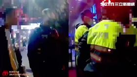 北市許男等5名酒客被安管請出夜店，還與警方爆發推擠衝突。（圖／翻攝畫面）