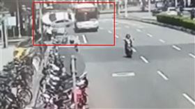 公車,休旅車,翻覆,三重,重新路,新北大道,新北