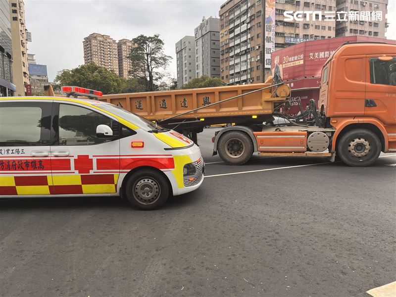 張簡姓婦人慘死砂石車輪下。（圖／翻攝畫面）