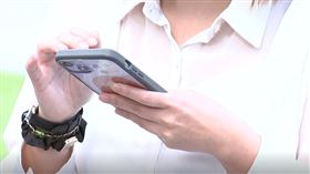 ▲滑手機（圖／新聞台）