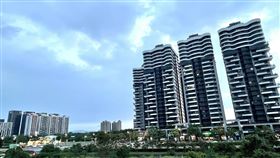 橋頭科學園區於2019年啟動招商，平均房價從1字頭站上2字頭，增幅逾5成，讓橋頭房市大翻身。圖為橋頭新市鎮知名社區「全民萬歲」(圖/台灣房屋)