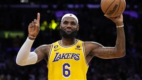 ▲詹姆斯（LeBron James）第20個賽季場均28.9分，超越布萊恩（Kobe Bryant）。（圖／美聯社／達志影像）
