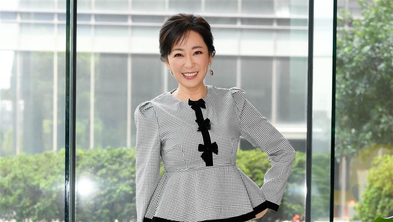 驕女偷愛韓宜邦　她爆：林萱瑜坐他大腿上