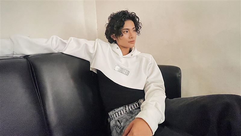 怪物新人首飛香港演唱　見「這幕」超感動