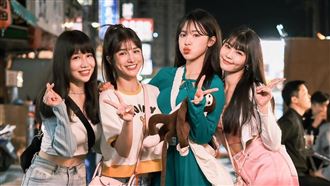 李多慧逛夜市　愛上臭豆腐卻不敢吃這一味