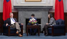 蔡英文總統今（12）日接見「加拿大聯邦眾議院外交及國防事務訪問團」。（圖／總統府提供)