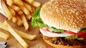 活動期間「線上預訂」指定套餐，選擇4月19日取餐 ，輸碼「LOVEBK」，享華堡日優惠，贈送原味小華堡乙顆加刮刮卡乙張。（圖／品牌業者提供）