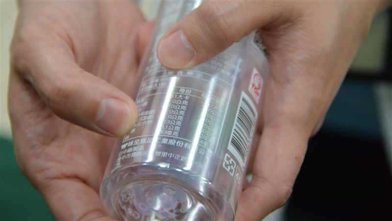 果汁糖份驚人 營養師:喝1瓶=吃6包糖