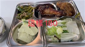 台東大學自助餐爆「1肉4菜180元」！血色雞腿賣學生　誇張畫面曝光。（圖／翻攝自爆料公社臉書）