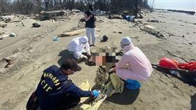 離奇，台中到高雄，外海，陸續發現7具浮屍，男女，疑遭人蛇集團海上丟包(圖／翻攝畫面)