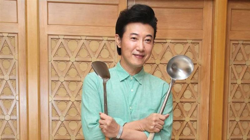 才爆失明危機！57歲陳鴻同框郁方近況曝